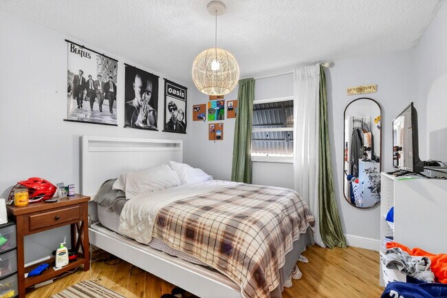 Building Photo - 320 Riverdale Rd