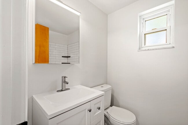 Building Photo - AVAILABLE SEPT 1ST!! GORGEOUS 3 BEDROOM IN...