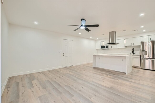 Building Photo - QUALITY DESIGNER Remodeled Condo in a Guar...