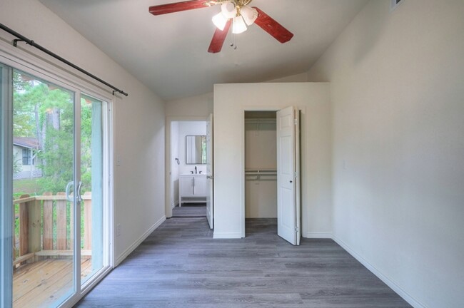 Building Photo - 9574 Darkwood St