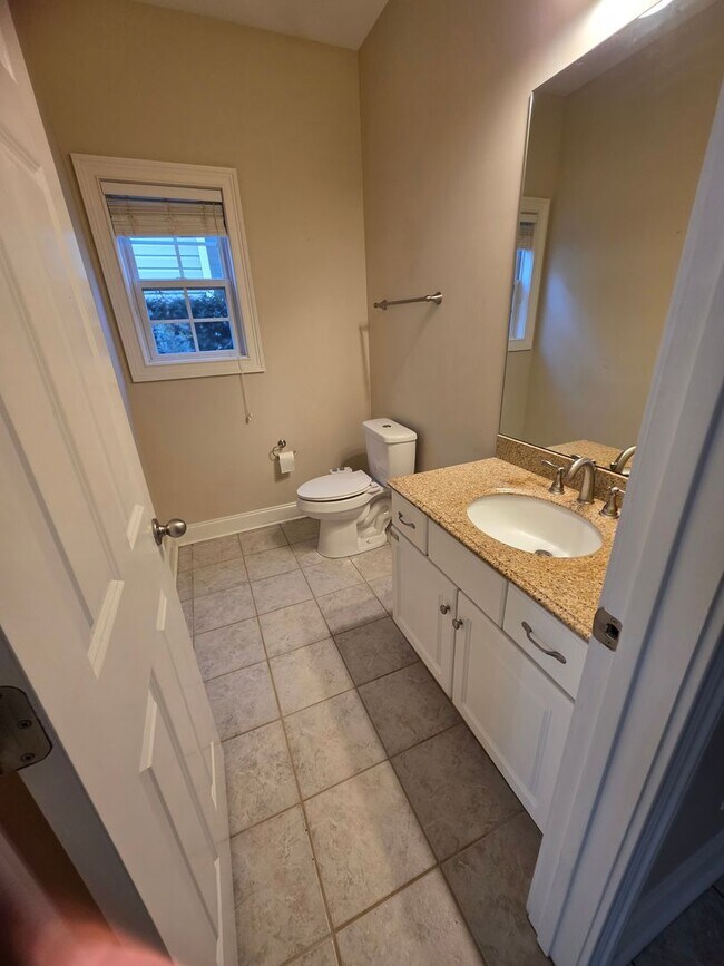 Building Photo - Oakview