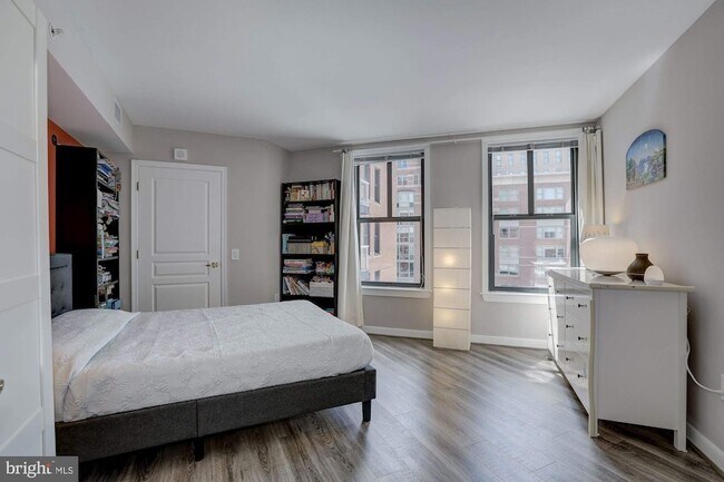 Building Photo - 616 E Street NW Unit 718