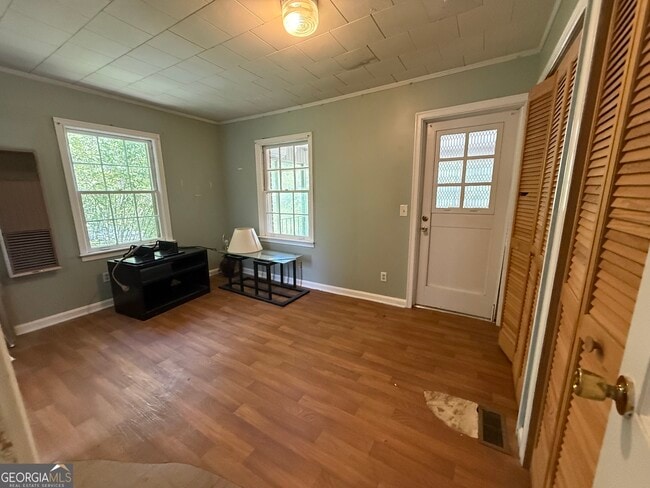 Building Photo - 998 Highland Cir SE