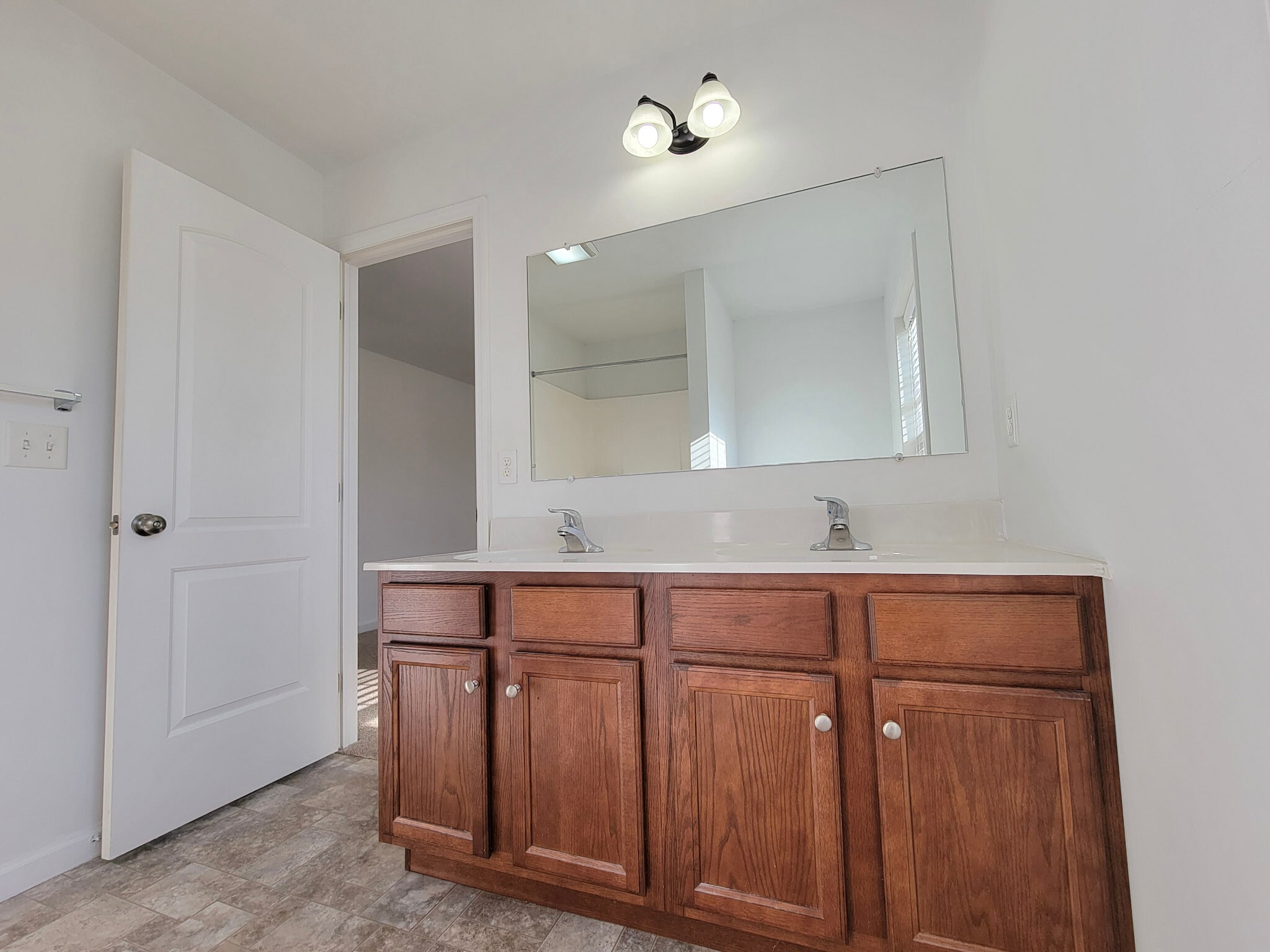 Building Photo - 749 Winding Ln