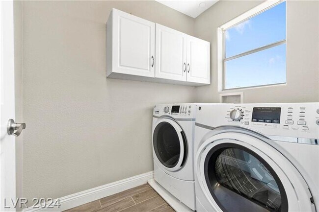 Building Photo - Completely Upgraded 3BD/2.5BA Home in Centennial Hills | Available 8/1