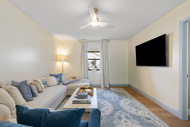 Building Photo - 2512 SW 5th St