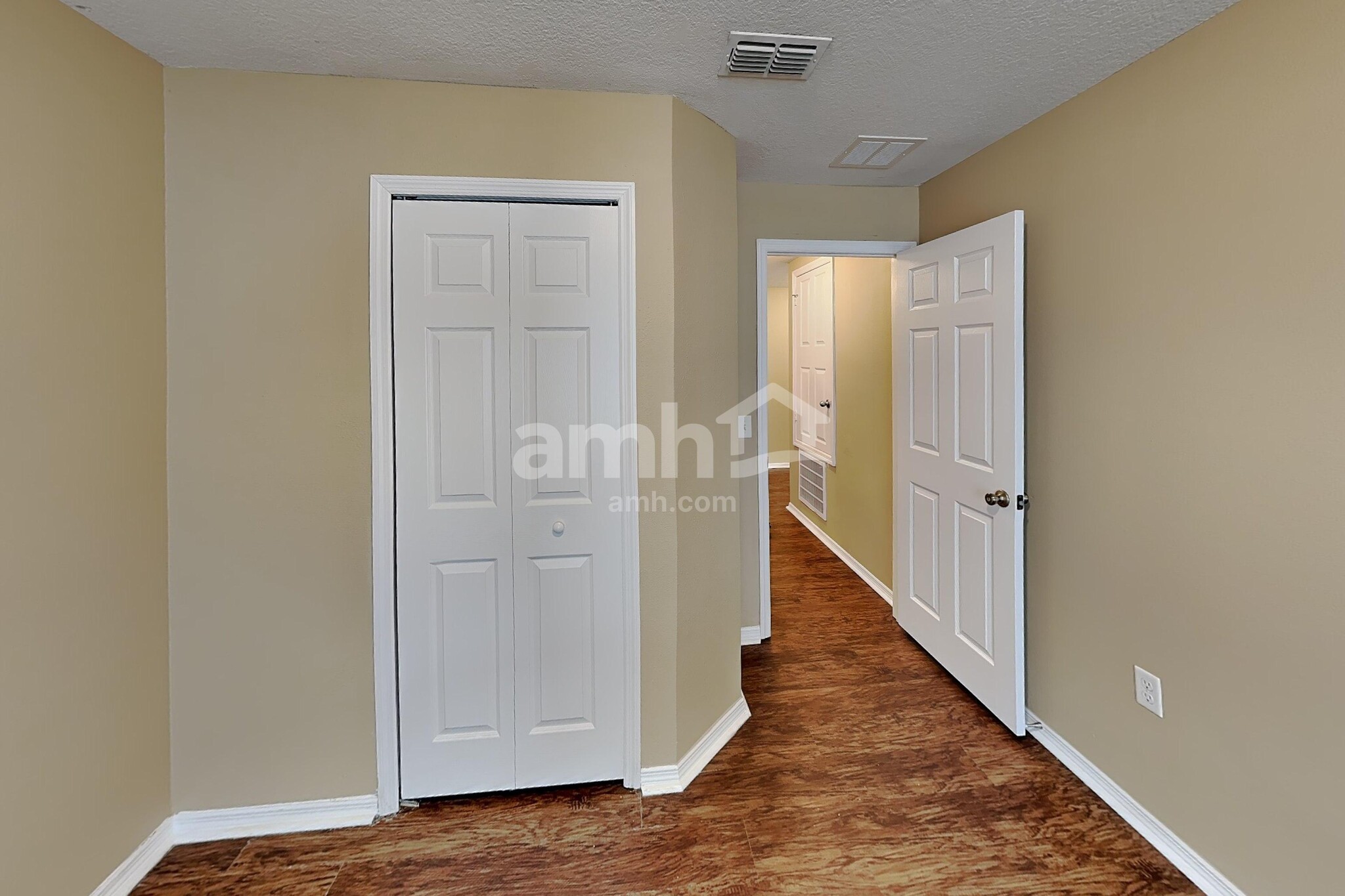 Building Photo - 1733 Strathmore Cir