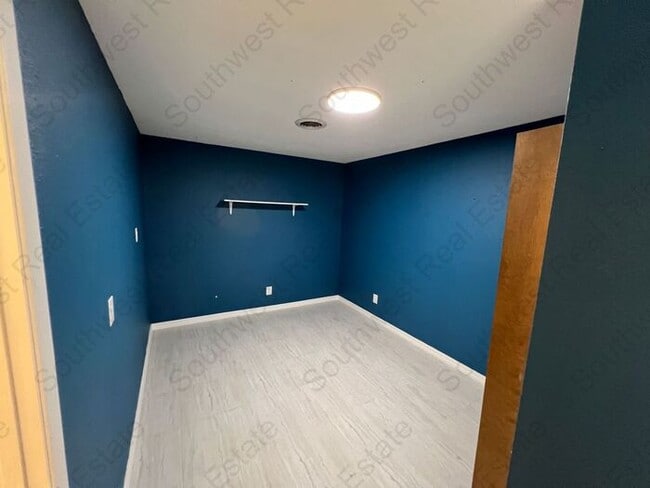 Building Photo - Spacious 4 Bedroom 2.5 Bathroom Home
