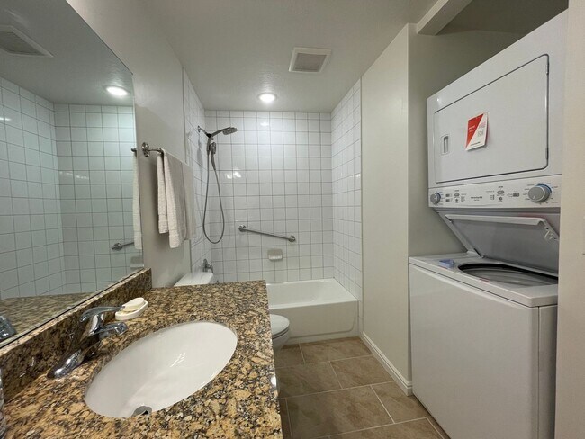 Building Photo - Remodeled 2 Bedroom 2 Bathroom Condo Near BYU