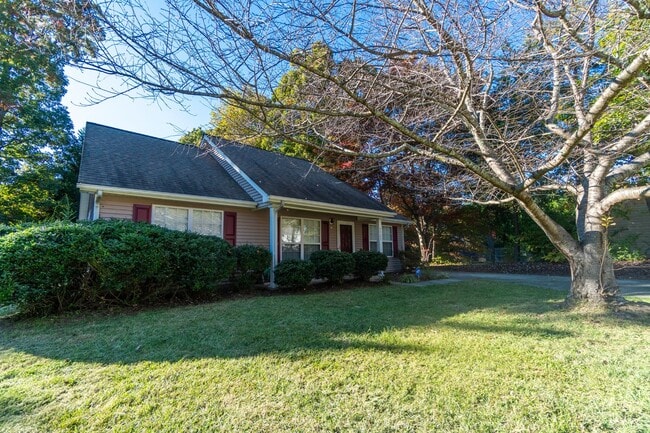 Building Photo - Beautiful 3 Bed 2 Bath home located in Greensboro!