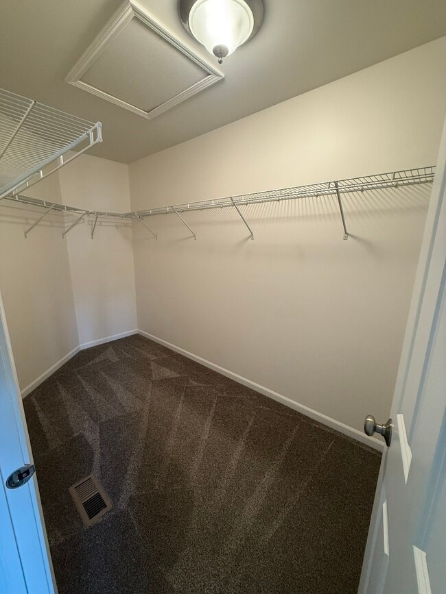 Building Photo - 2856 Henley Ln