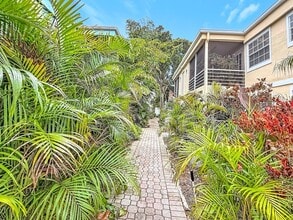 Building Photo - 305 SE 11th Ave