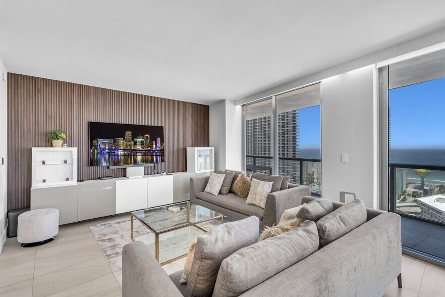 Building Photo - 2600 E Hallandale Beach Blvd