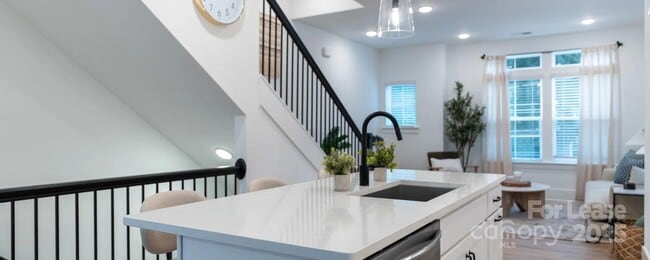 Building Photo - 2741 Rozzelles Ferry Rd