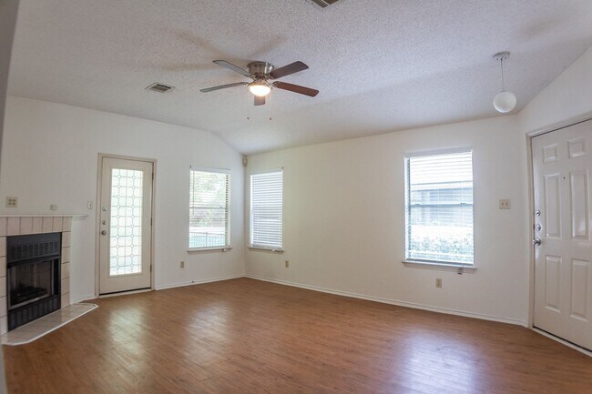 Building Photo - South Austin 3-bedroom/2-bath Home Reduced...
