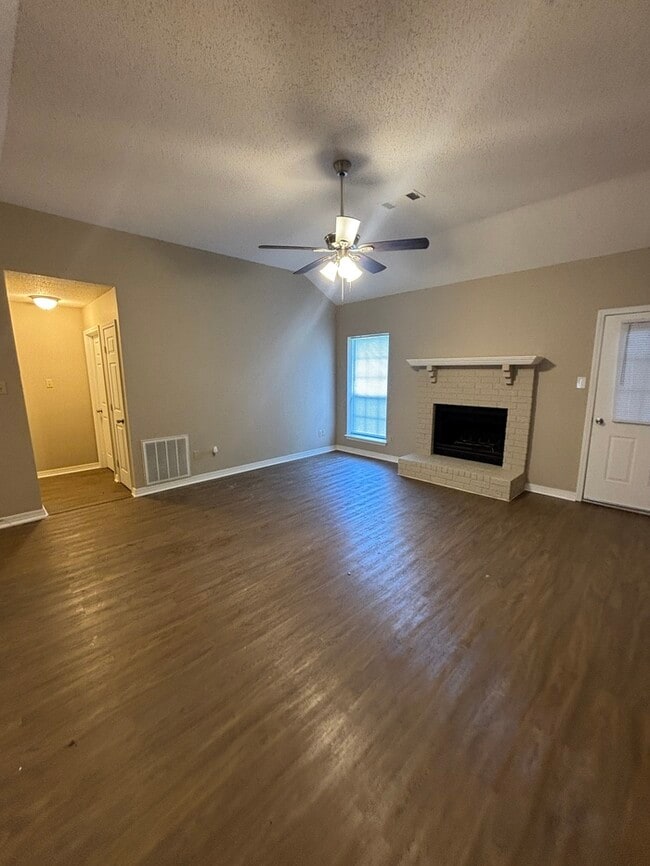 Building Photo - 12 Tripp St