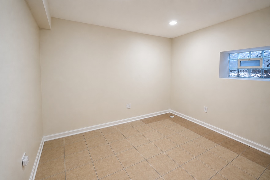 Building Photo - 1016 N Ridgeway Ave