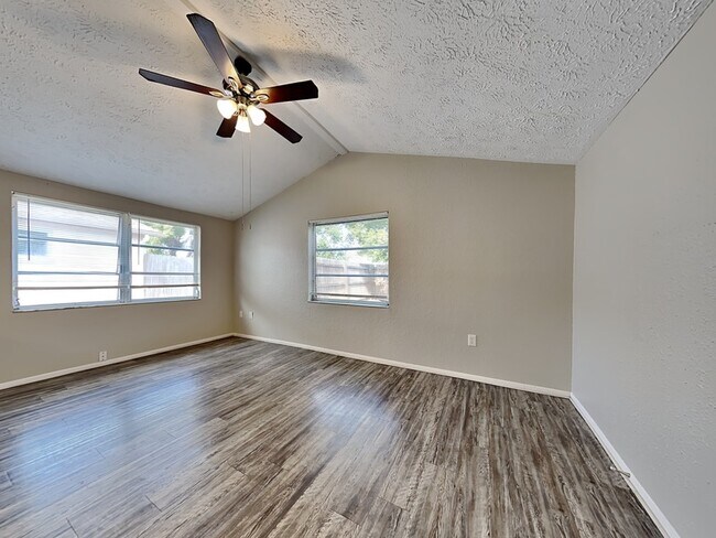 Building Photo - 7431 San Moritz Dr