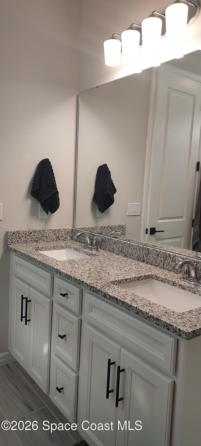 Building Photo - 5090 Daybreak Dr