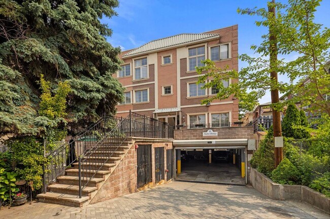 Building Photo - 124 68th St