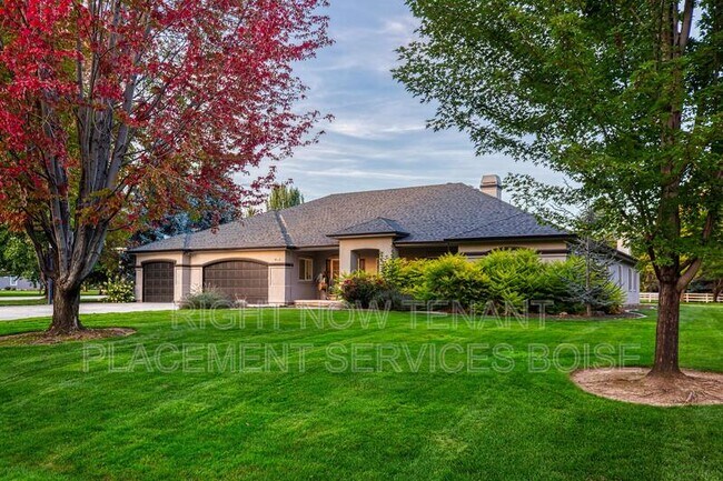 Building Photo - 1646 N Chaucer Way