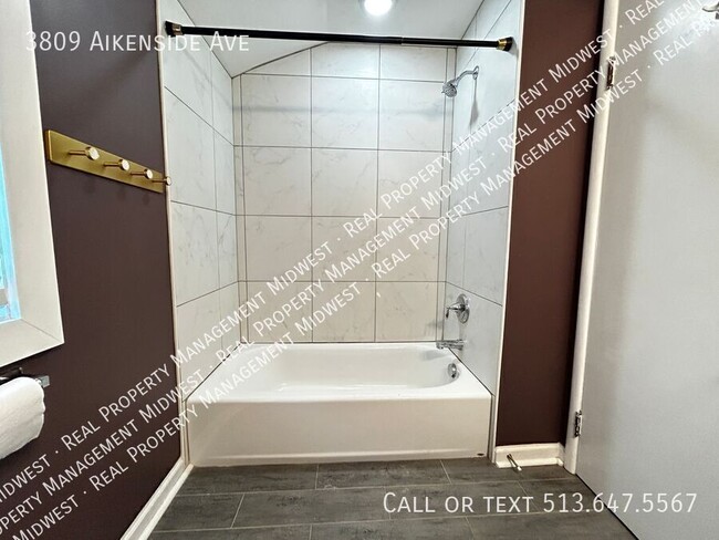 Building Photo - 3809 Aikenside Ave