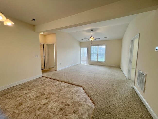 Building Photo - 2 Bedroom Townhouse in Campbell County