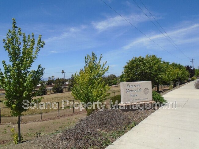 Building Photo - 2401 Broadway St