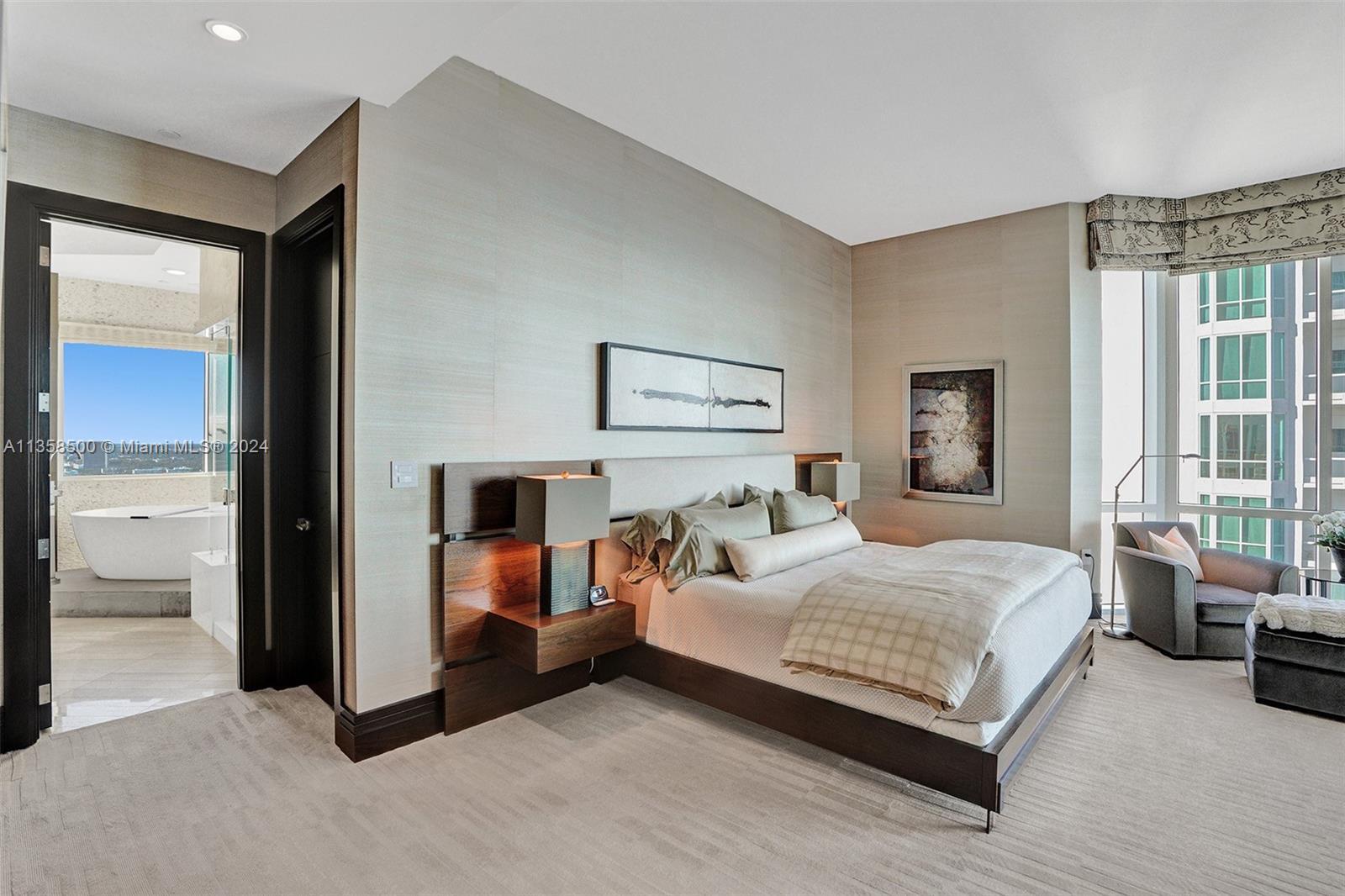 Building Photo - 16047 Collins Ave