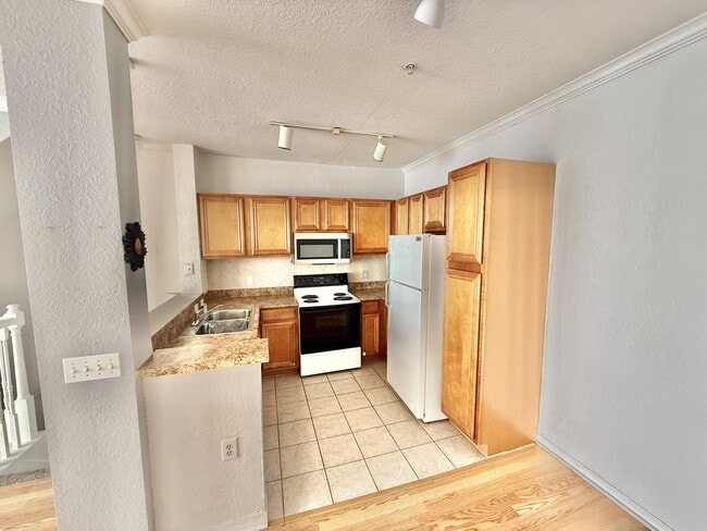 Building Photo - 6131 Metrowest Blvd