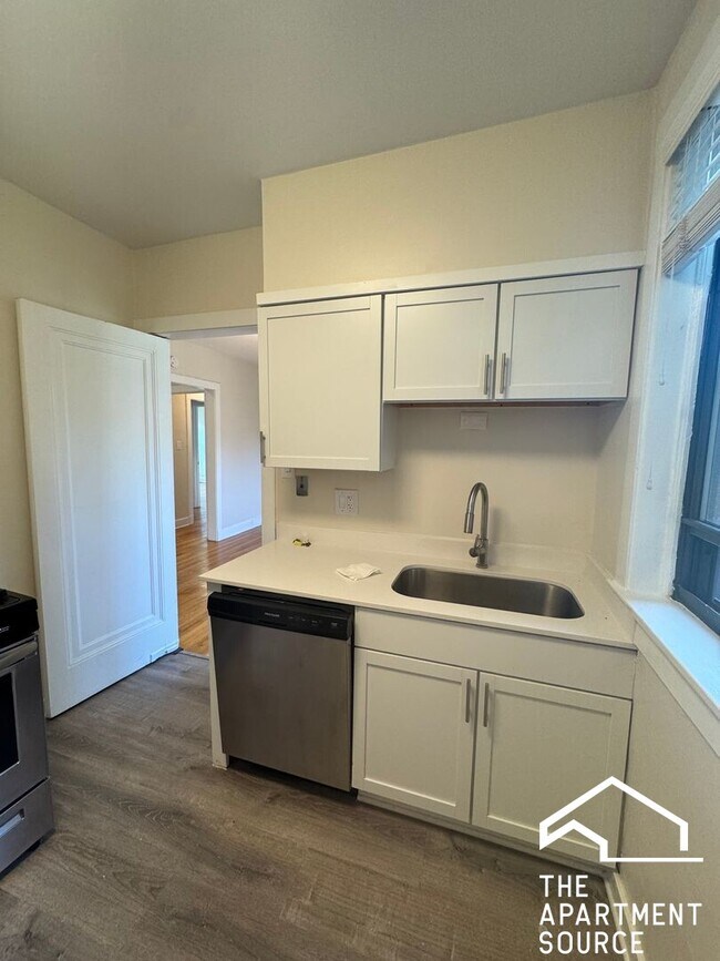 Building Photo - 201 Kedzie St