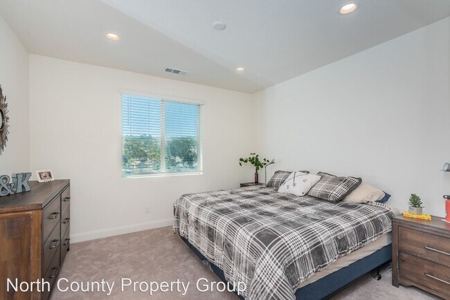 Building Photo - 4 br, 2.5 bath House - 2145 Solara Lane