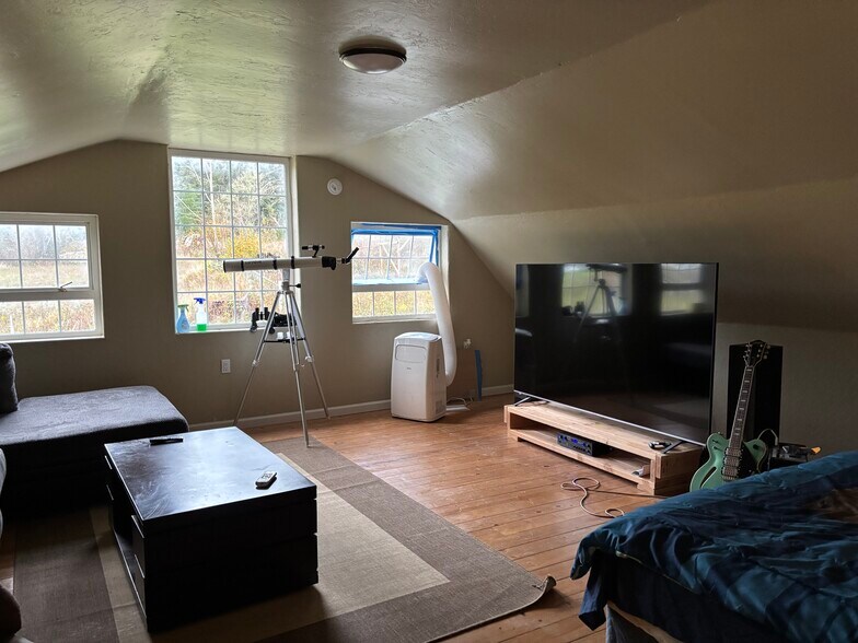 Primary Photo - 432 N Yodel Ln