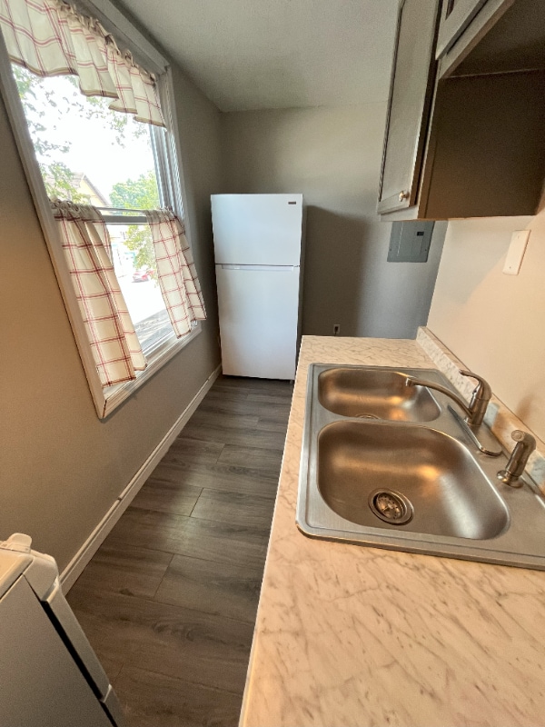 Building Photo - 1403 5th Ave