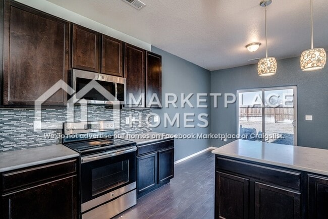 Building Photo - 9799 Desert Lily Cir