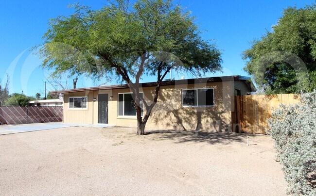 Primary Photo - 4043 E Deseret Dr