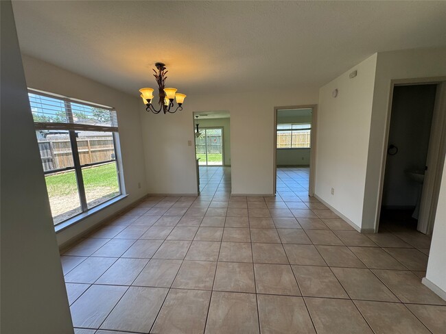 Building Photo - 6810 Creek Village Dr