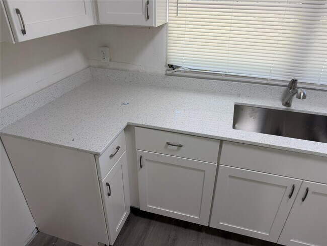 Building Photo - 703 N 17th St