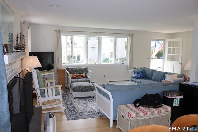 Building Photo - 14 Leeway Dr