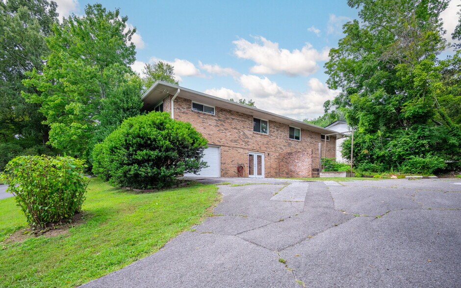 Building Photo - 3421 Betty Ln
