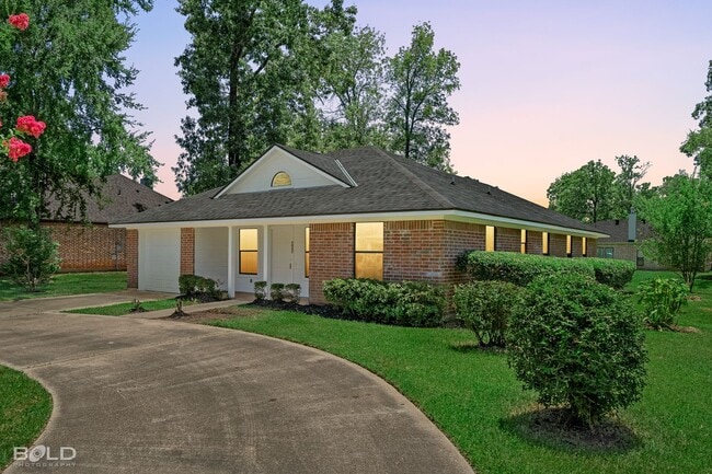 Building Photo - Check Out this 3 bed 2 bath in North Shreveport!