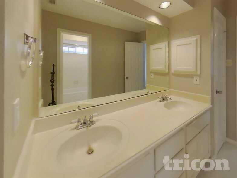 Building Photo - 1507 Moon Shadow Ct