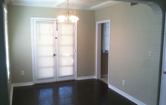 Building Photo - Apply Today! 2br/2ba in Pinellas Park!