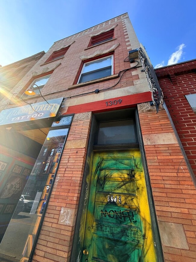 Building Photo - 1309 E Carson St