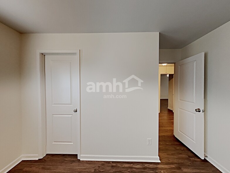 Building Photo - 1195 Creek Crossing Dr