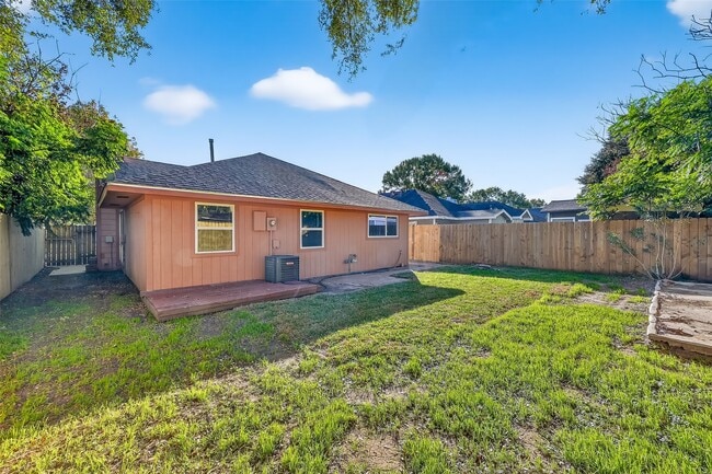 Building Photo - 16106 Barbarossa Dr