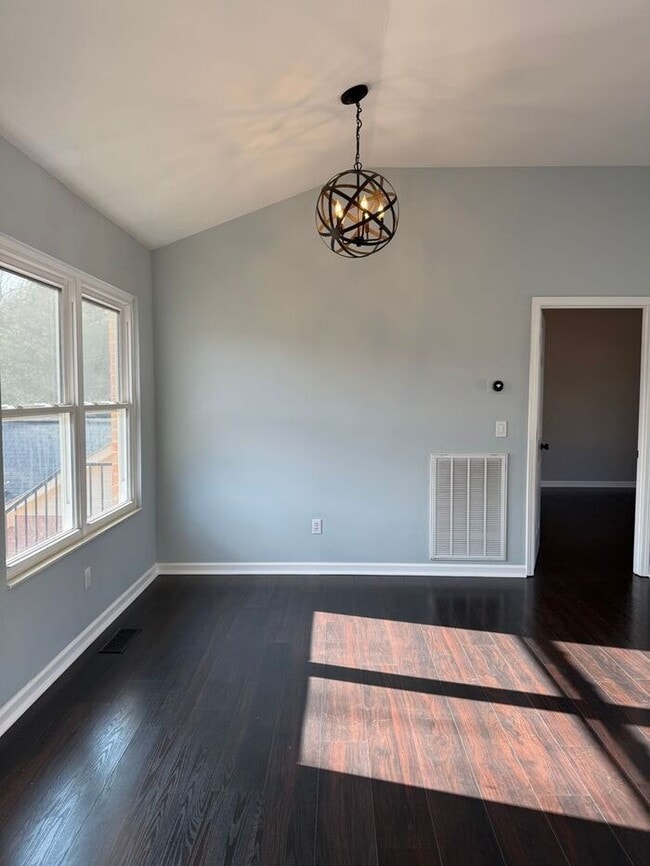 Building Photo - For Rent - Split Level Brick Home in South Nashville with Garage