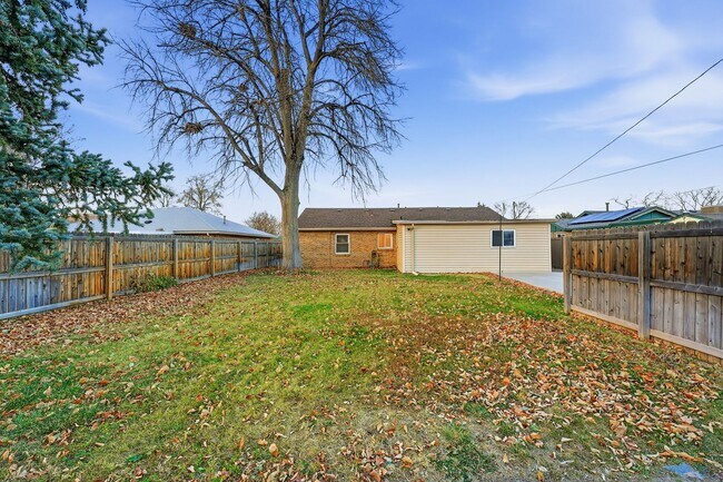 Building Photo - 5320 E Thrill Pl