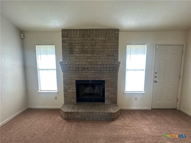 Building Photo - 3603 Amanda Dr