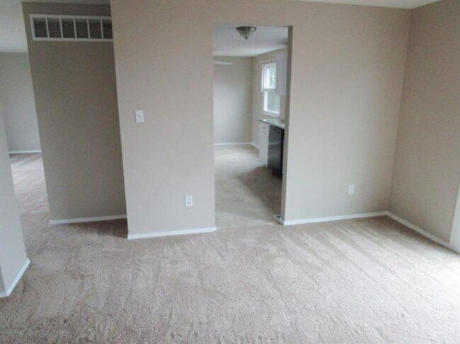 Building Photo - Spacious 3-Bedroom 1.5 bath Home with Fenced Yard & Garage – Ready for You!